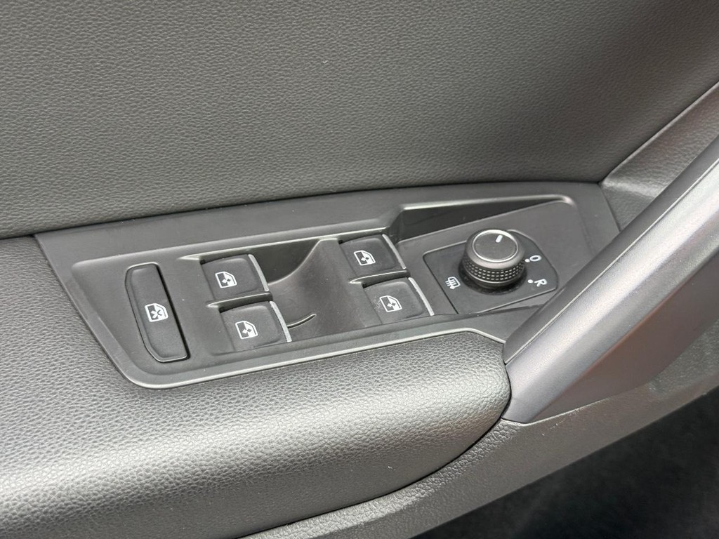 Volkswagen Tiguan Vehicle Full-screen Gallery Image 26