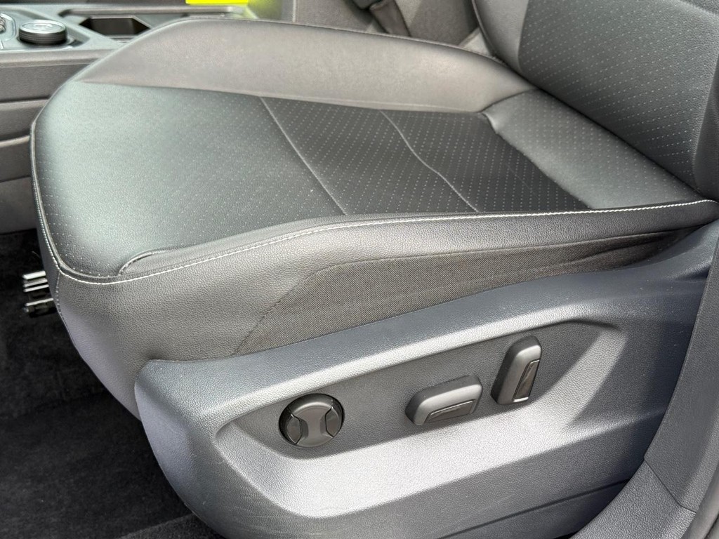 Volkswagen Tiguan Vehicle Full-screen Gallery Image 27