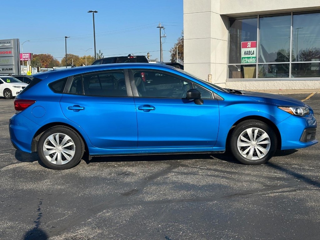 Subaru Impreza Vehicle Full-screen Gallery Image 02