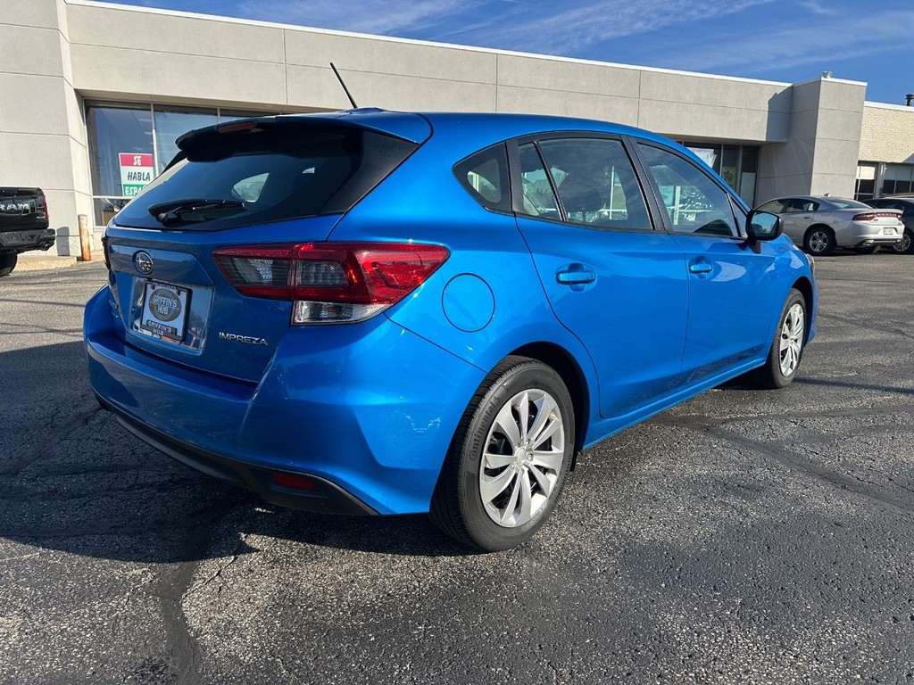 Subaru Impreza Vehicle Full-screen Gallery Image 03