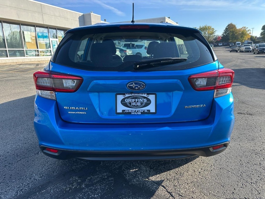 Subaru Impreza Vehicle Full-screen Gallery Image 04