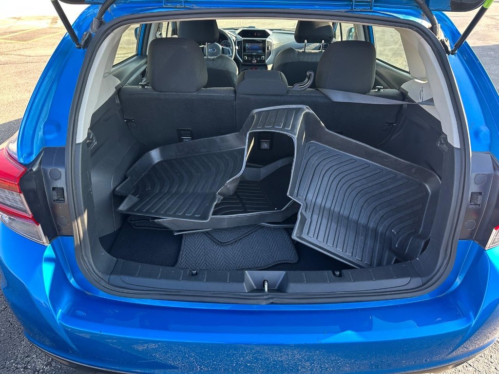 Subaru Impreza Vehicle Full-screen Gallery Image 05