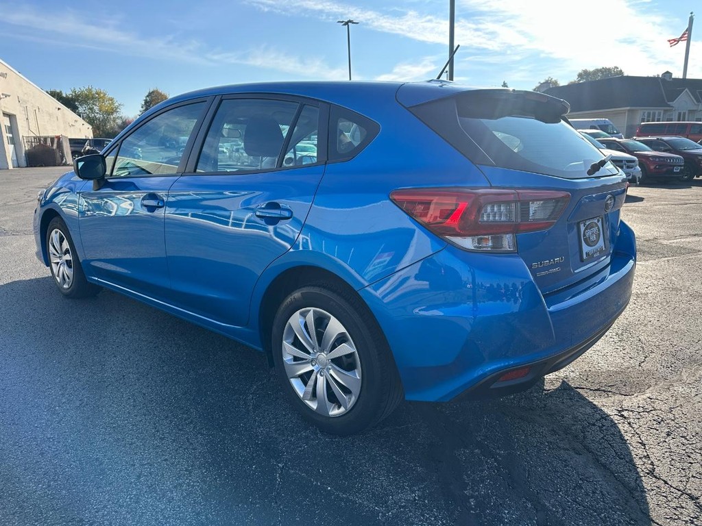 Subaru Impreza Vehicle Full-screen Gallery Image 06