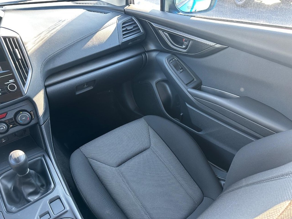 Subaru Impreza Vehicle Full-screen Gallery Image 15