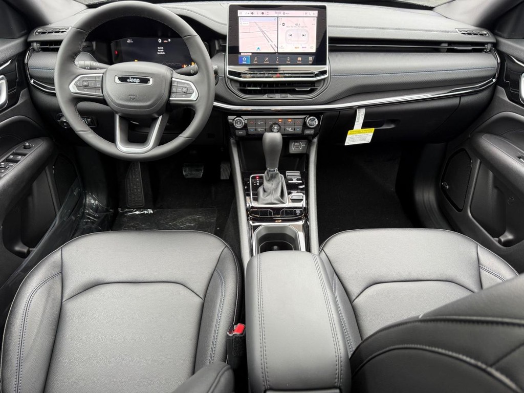 Jeep Compass Vehicle Full-screen Gallery Image 14