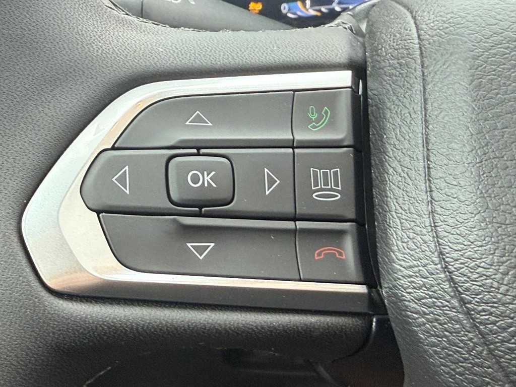 Jeep Compass Vehicle Full-screen Gallery Image 16