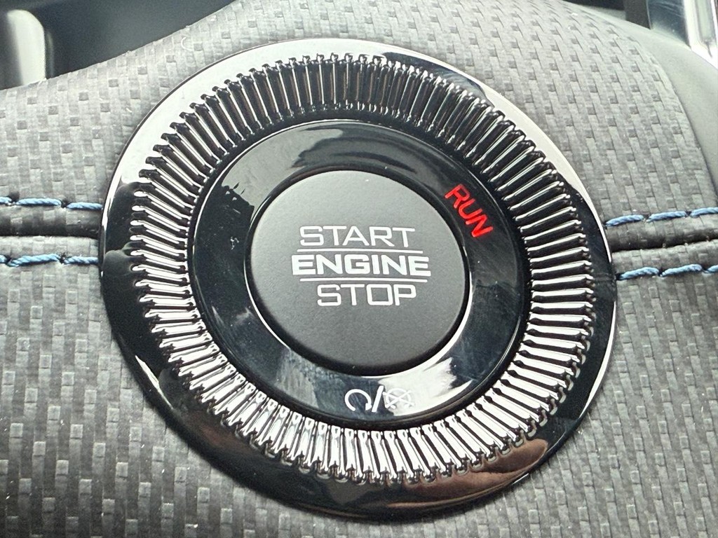 Jeep Compass Vehicle Full-screen Gallery Image 18