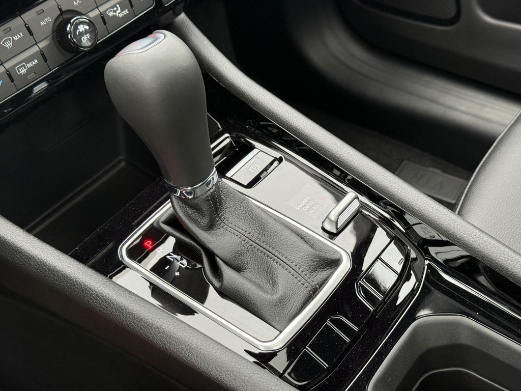 Jeep Compass Vehicle Full-screen Gallery Image 23