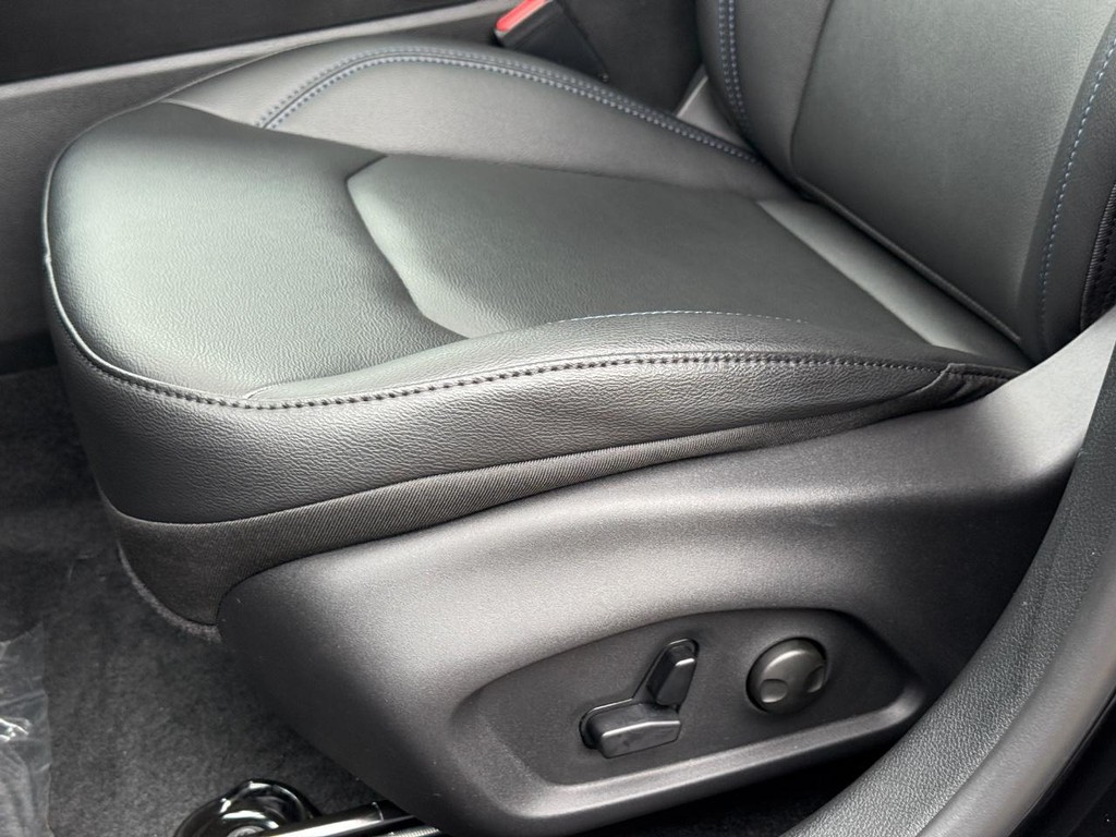 Jeep Compass Vehicle Full-screen Gallery Image 28