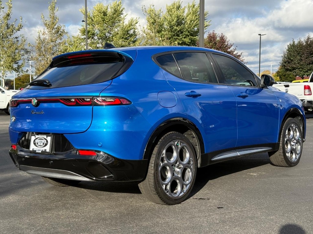 Alfa Romeo Tonale Vehicle Full-screen Gallery Image 04