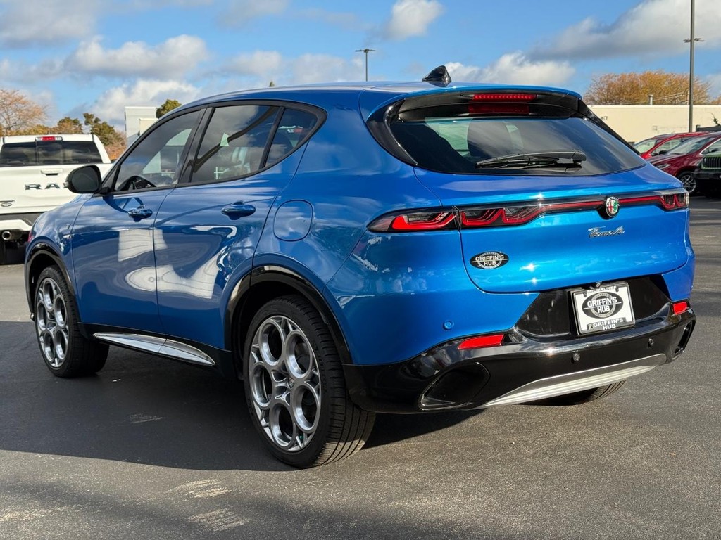 Alfa Romeo Tonale Vehicle Full-screen Gallery Image 06