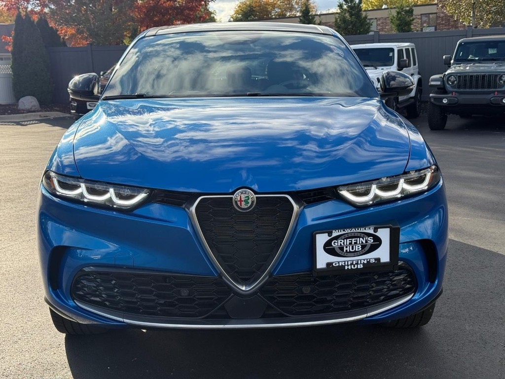 Alfa Romeo Tonale Vehicle Full-screen Gallery Image 10