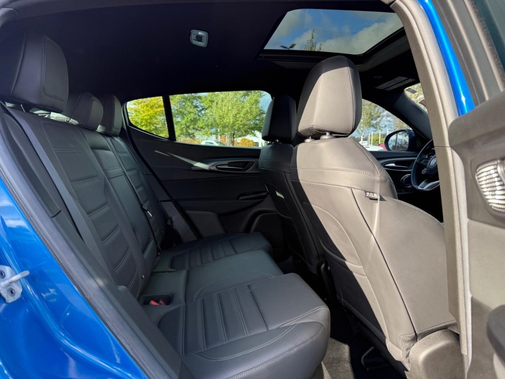 Alfa Romeo Tonale Vehicle Full-screen Gallery Image 11