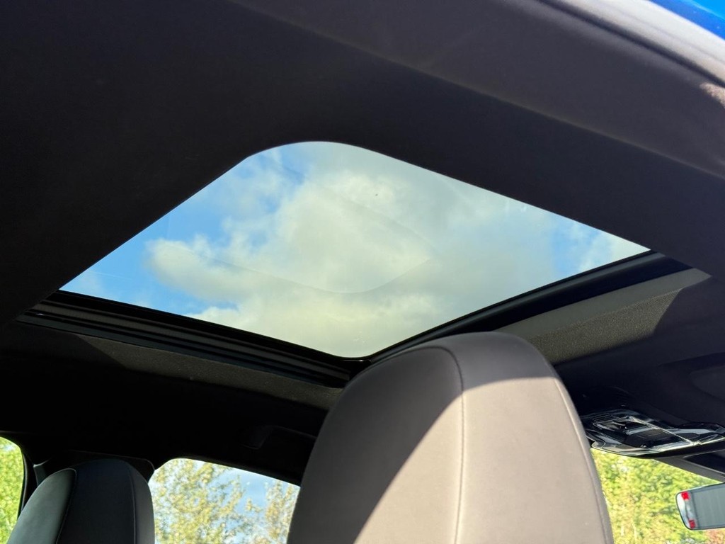 Alfa Romeo Tonale Vehicle Full-screen Gallery Image 12