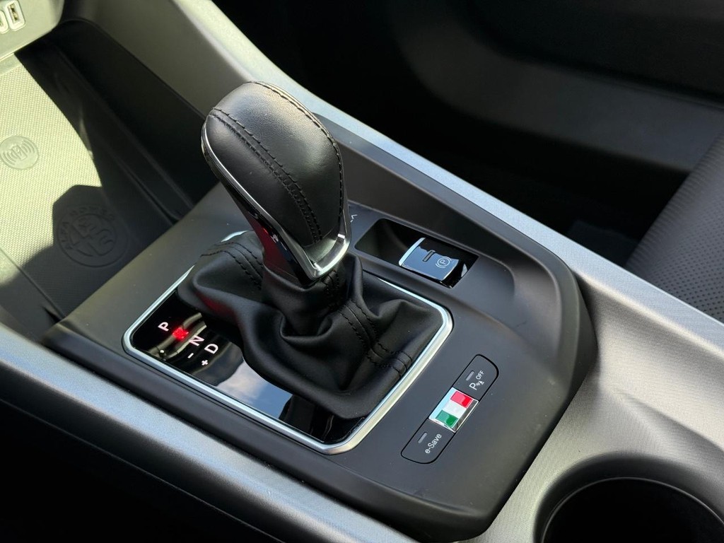 Alfa Romeo Tonale Vehicle Full-screen Gallery Image 19