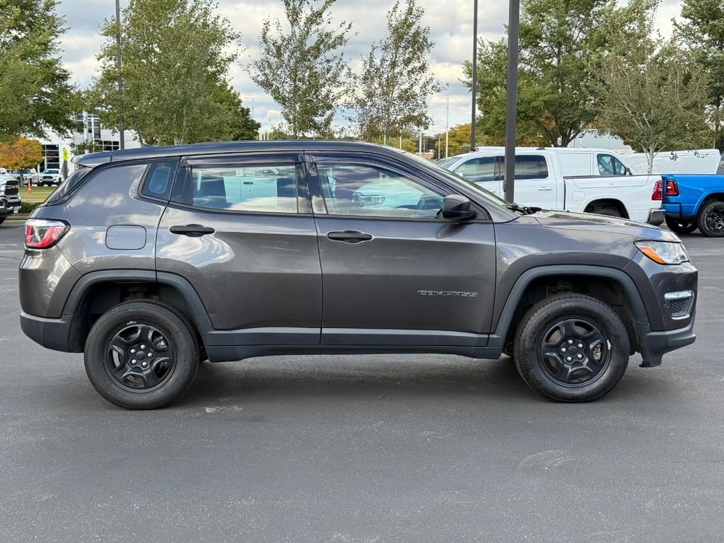 Jeep Compass Vehicle Full-screen Gallery Image 02