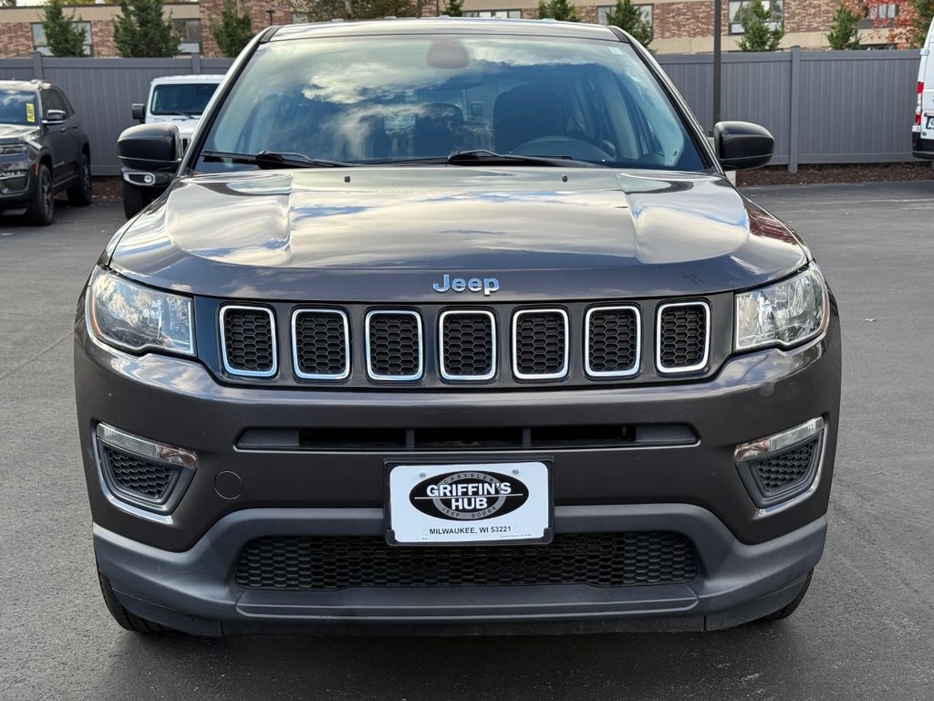 Jeep Compass Vehicle Full-screen Gallery Image 10