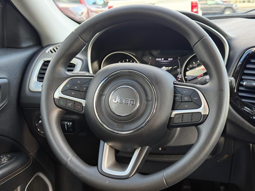 Jeep Compass Vehicle Full-screen Gallery Image 13