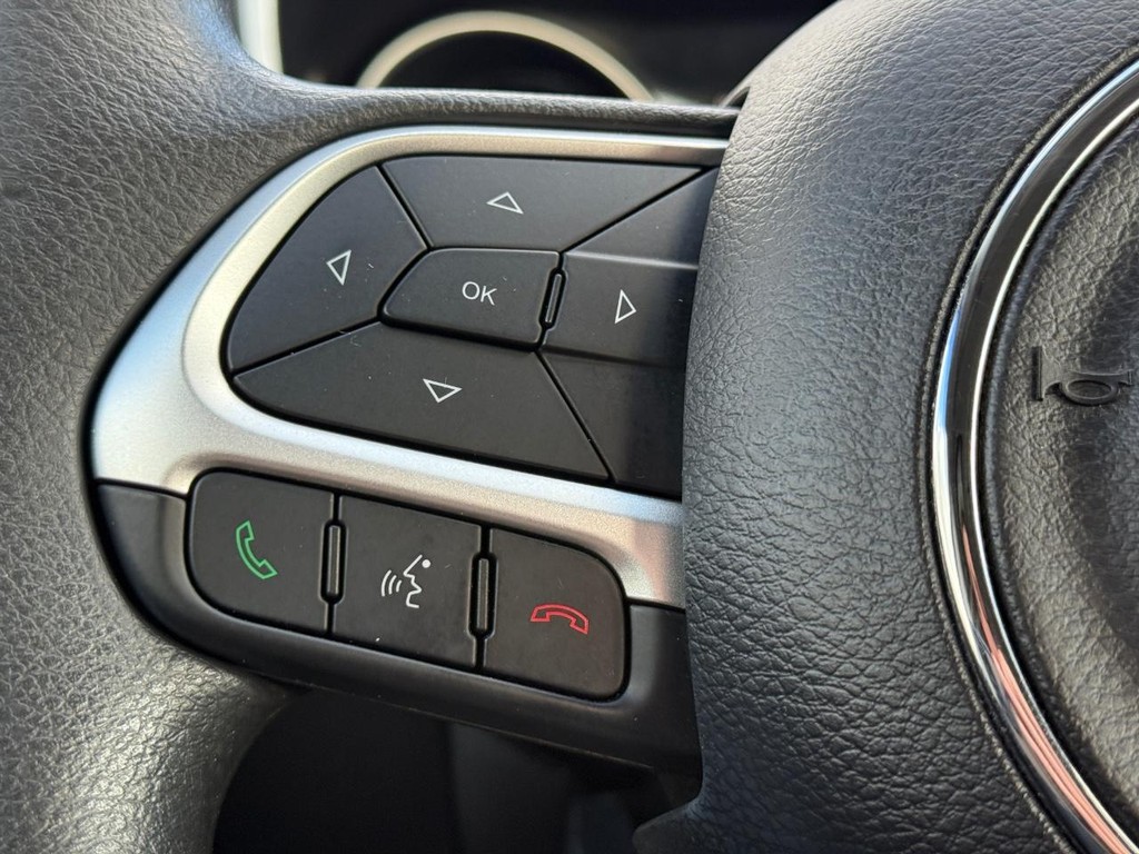 Jeep Compass Vehicle Full-screen Gallery Image 14