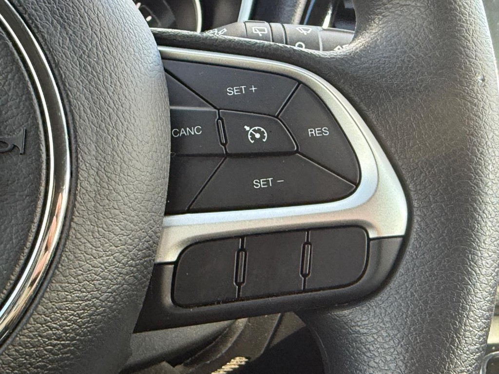 Jeep Compass Vehicle Full-screen Gallery Image 15