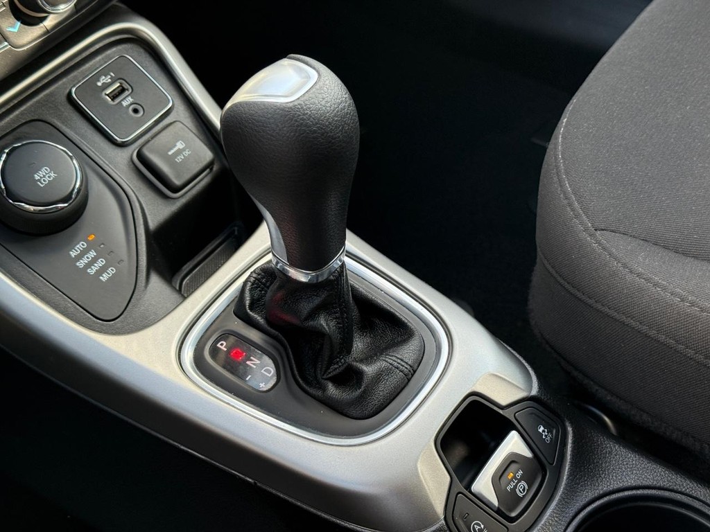 Jeep Compass Vehicle Full-screen Gallery Image 21