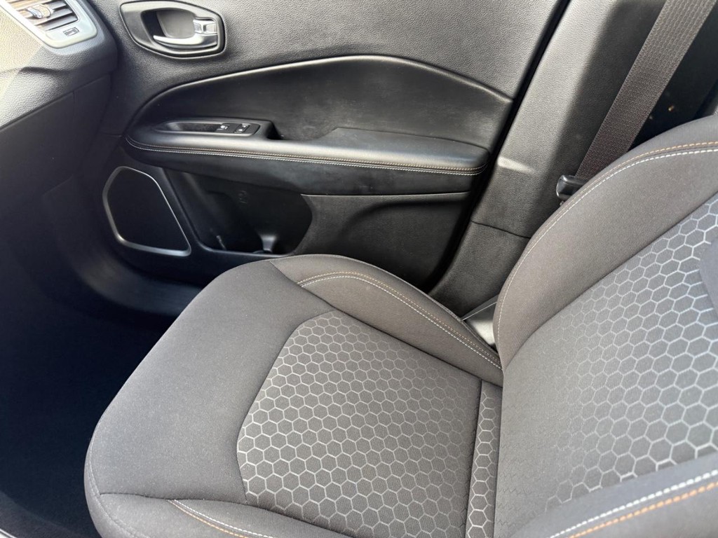 Jeep Compass Vehicle Full-screen Gallery Image 22