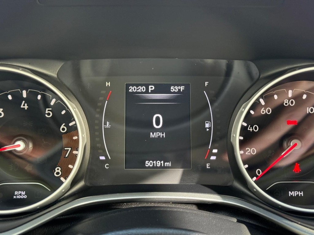 Jeep Compass Vehicle Full-screen Gallery Image 23