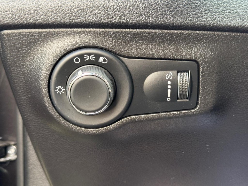 Jeep Compass Vehicle Full-screen Gallery Image 24