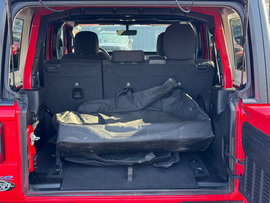 Jeep Wrangler 4xe Vehicle Full-screen Gallery Image 07