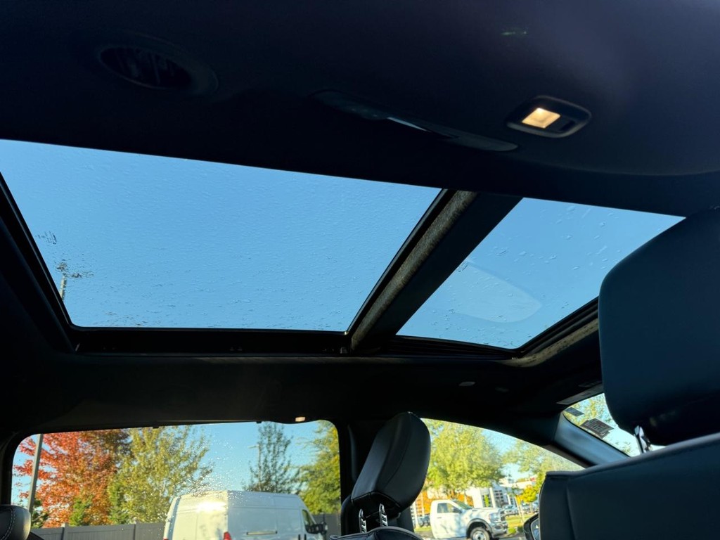 Chrysler Pacifica Vehicle Full-screen Gallery Image 13