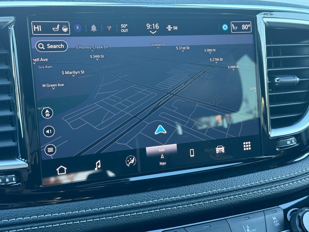 Chrysler Pacifica Vehicle Full-screen Gallery Image 19