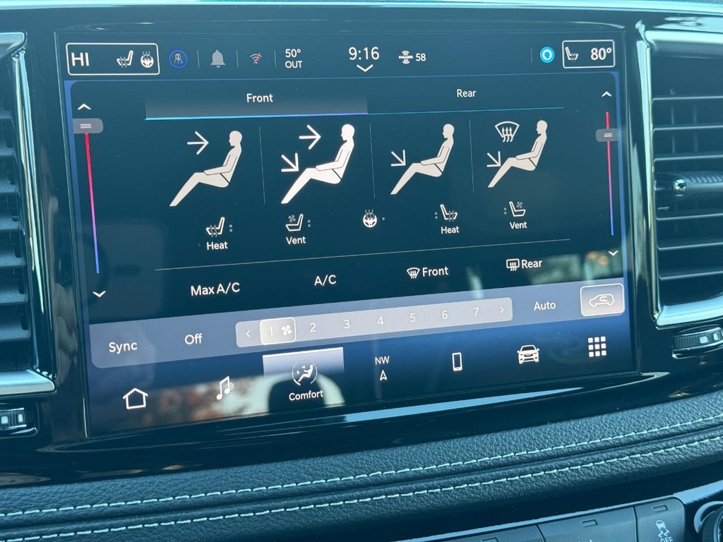 Chrysler Pacifica Vehicle Full-screen Gallery Image 20