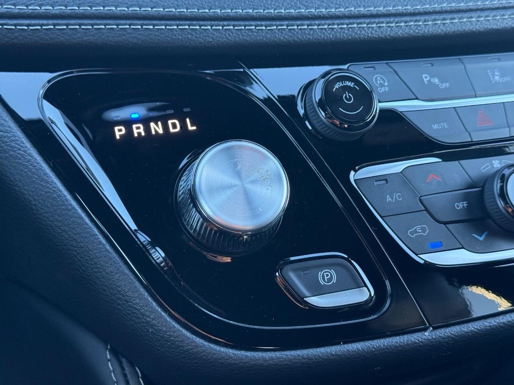 Chrysler Pacifica Vehicle Full-screen Gallery Image 22