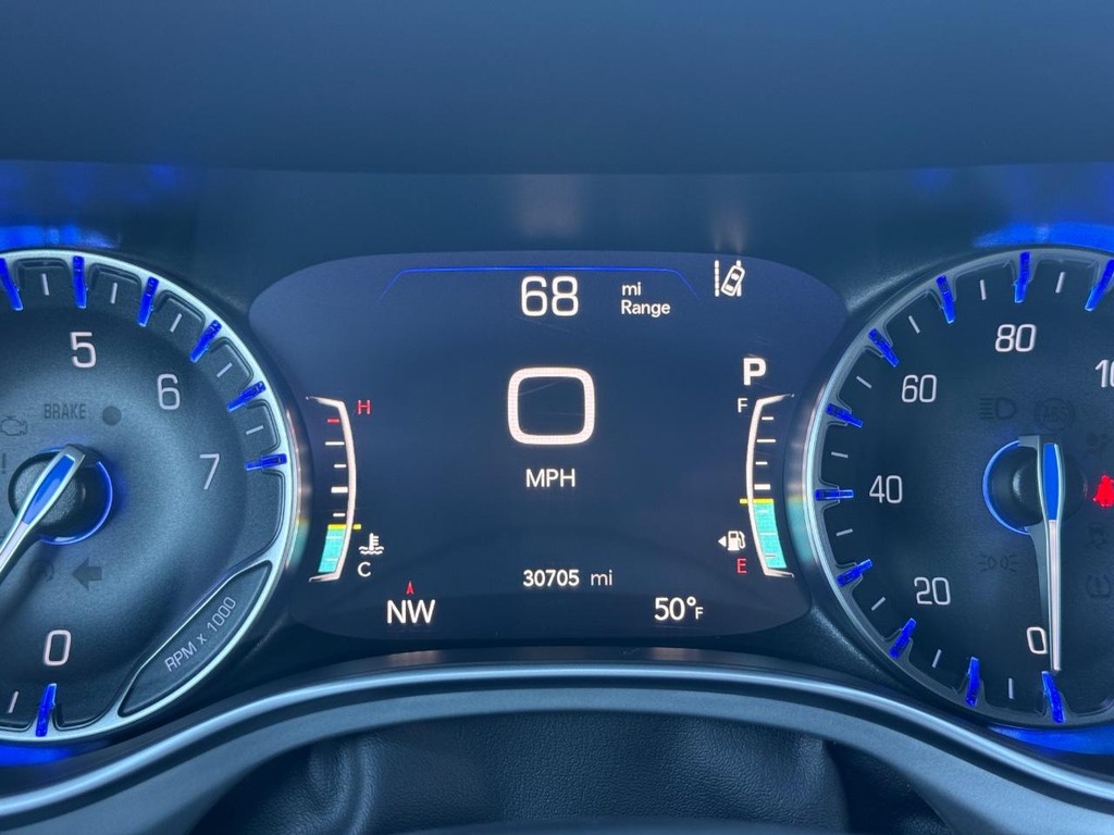 Chrysler Pacifica Vehicle Full-screen Gallery Image 25