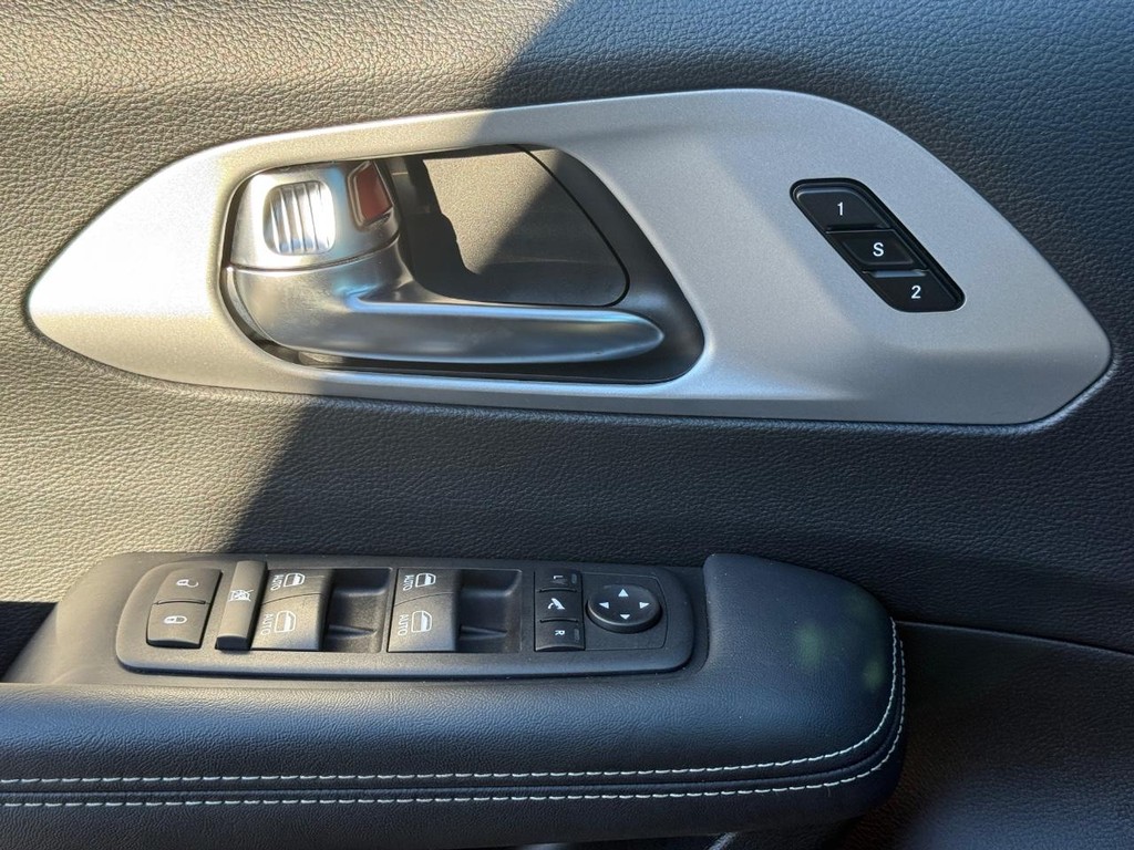 Chrysler Pacifica Vehicle Full-screen Gallery Image 27