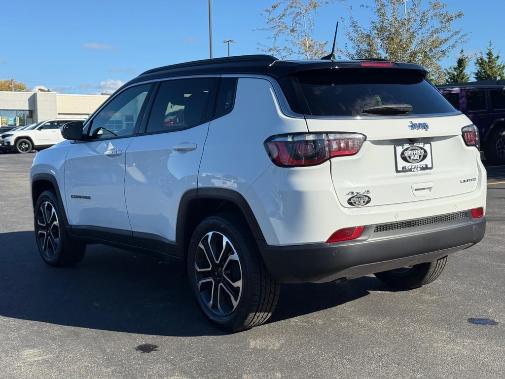 Jeep Compass Vehicle Full-screen Gallery Image 06