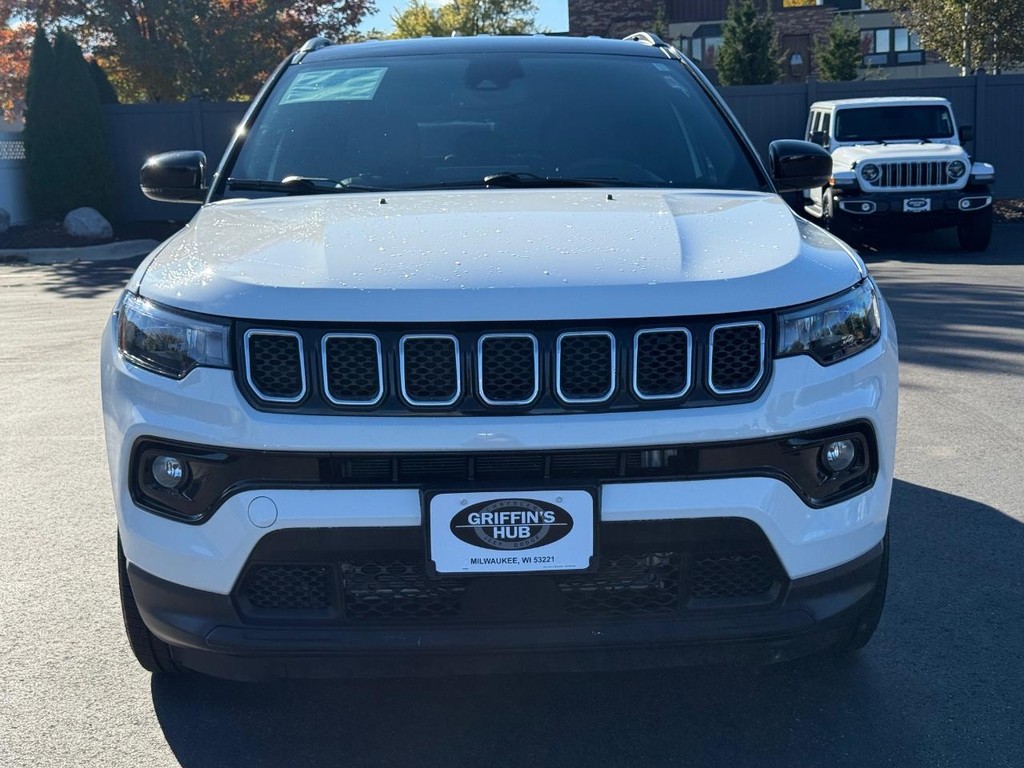 Jeep Compass Vehicle Full-screen Gallery Image 10