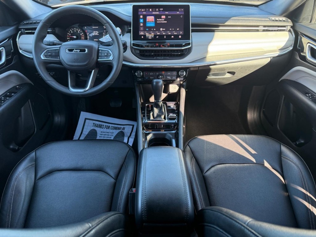 Jeep Compass Vehicle Full-screen Gallery Image 12