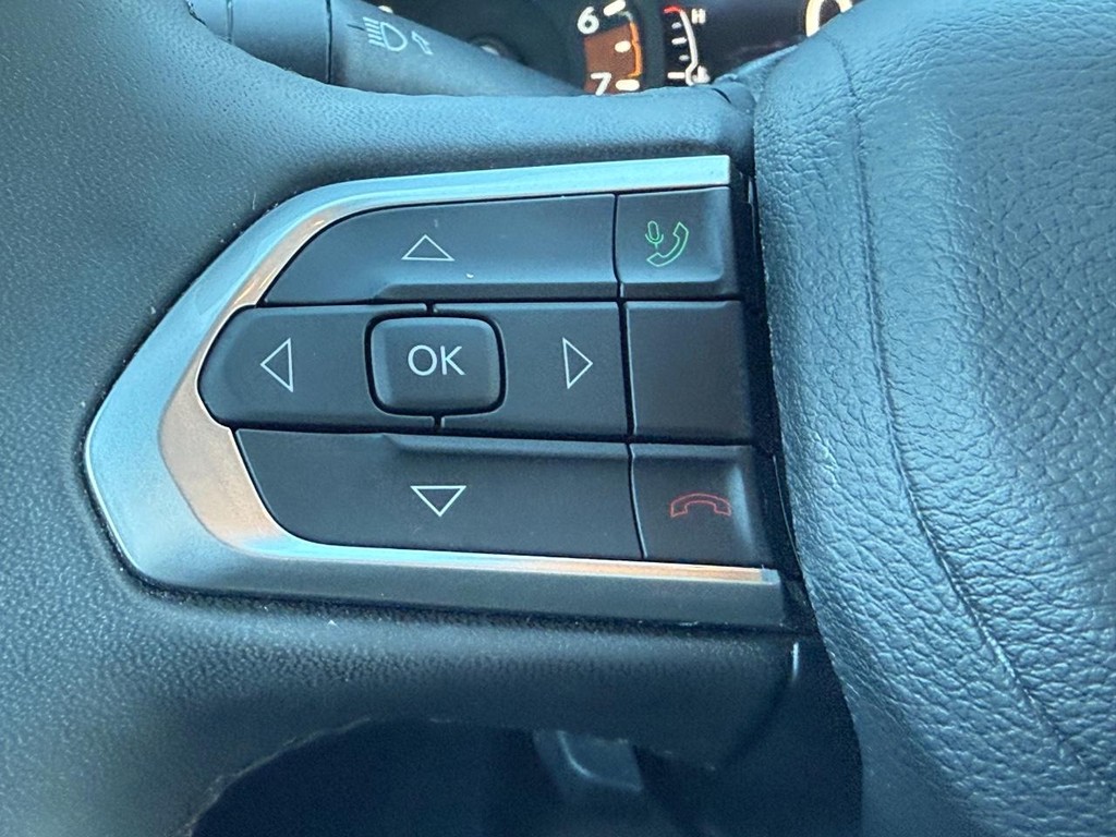 Jeep Compass Vehicle Full-screen Gallery Image 14