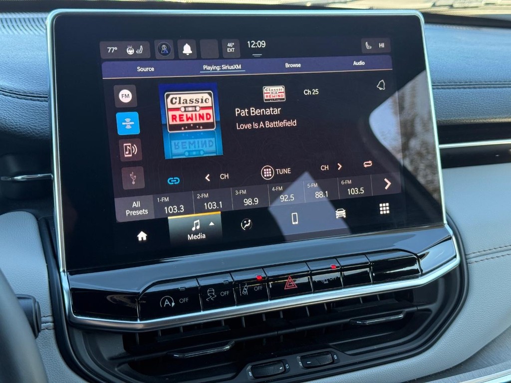 Jeep Compass Vehicle Full-screen Gallery Image 16