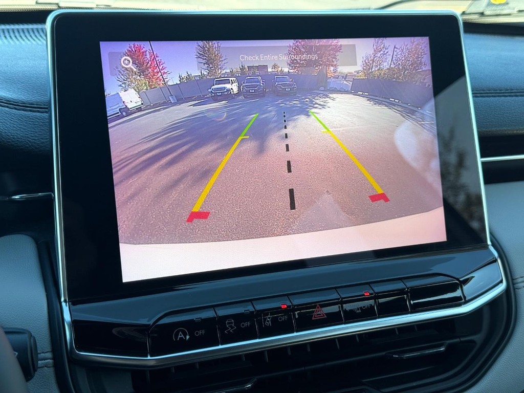 Jeep Compass Vehicle Full-screen Gallery Image 17