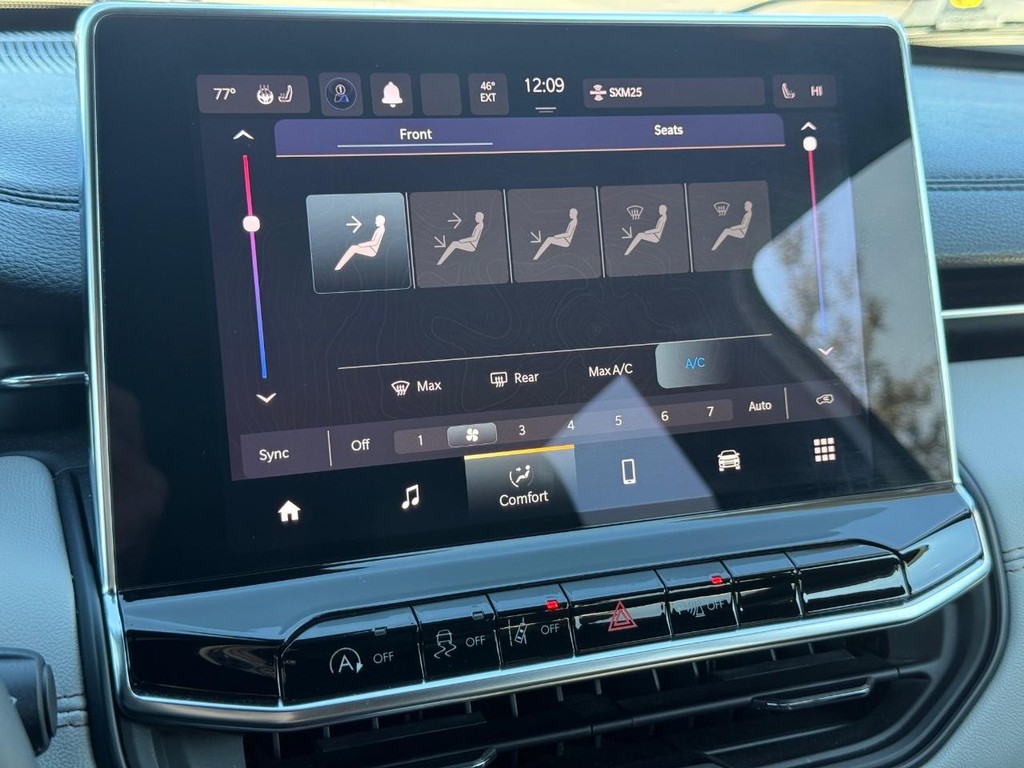 Jeep Compass Vehicle Full-screen Gallery Image 18