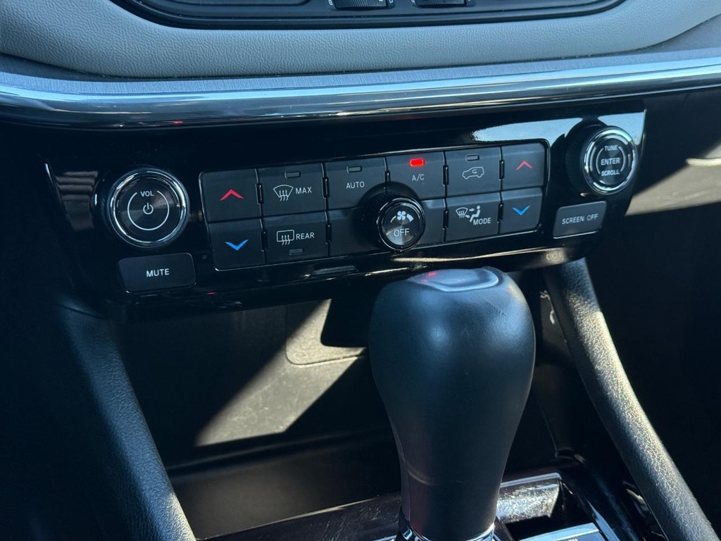 Jeep Compass Vehicle Full-screen Gallery Image 19