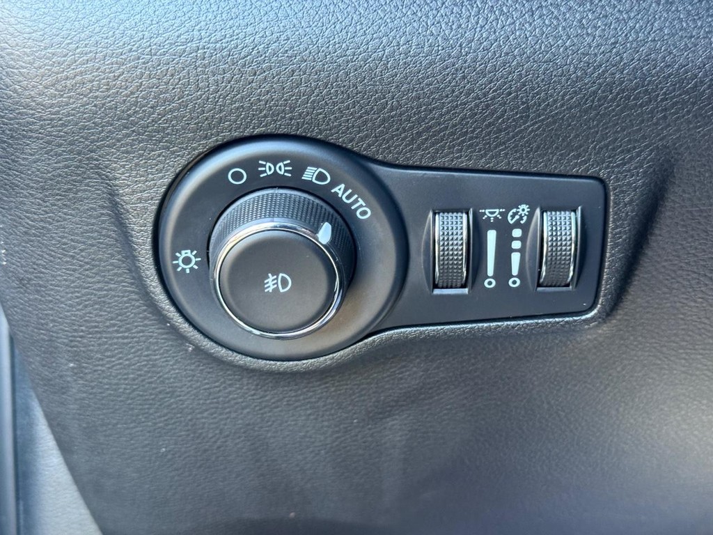 Jeep Compass Vehicle Full-screen Gallery Image 23