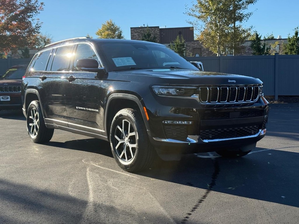 Jeep Grand Cherokee L Vehicle Full-screen Gallery Image 02