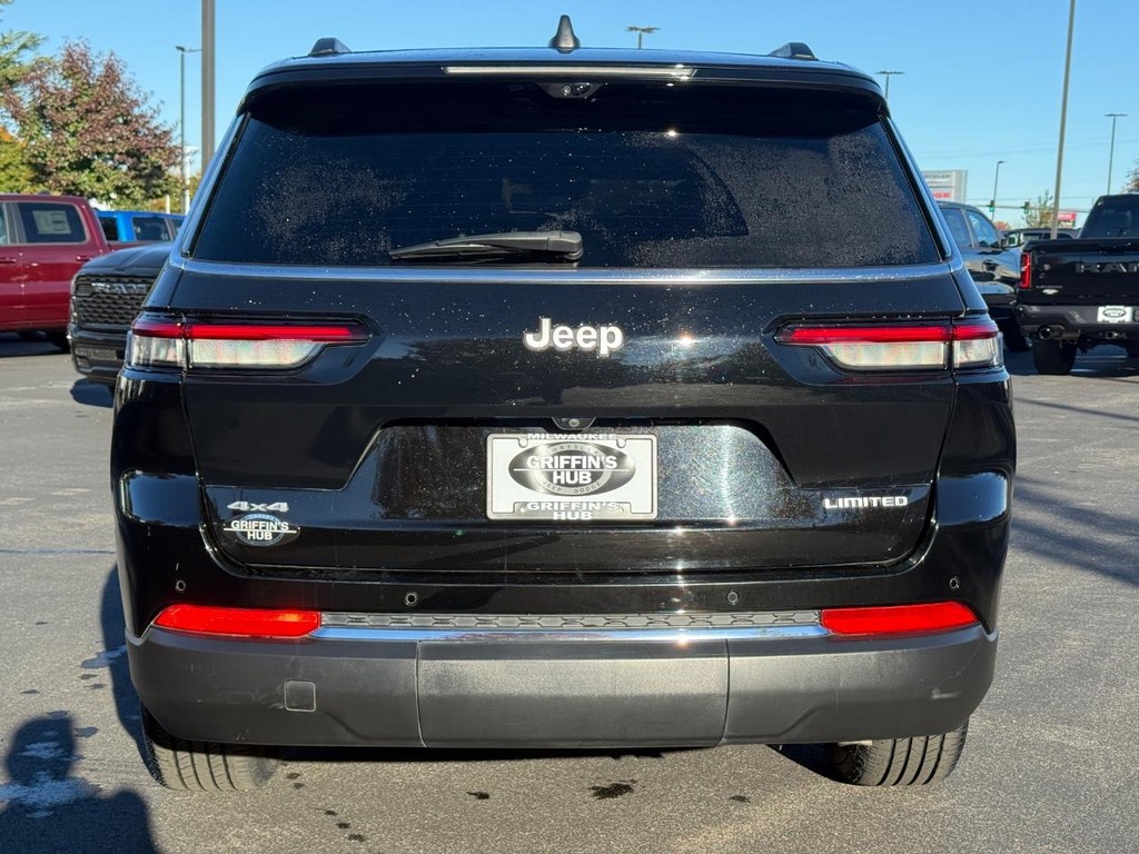 Jeep Grand Cherokee L Vehicle Full-screen Gallery Image 05