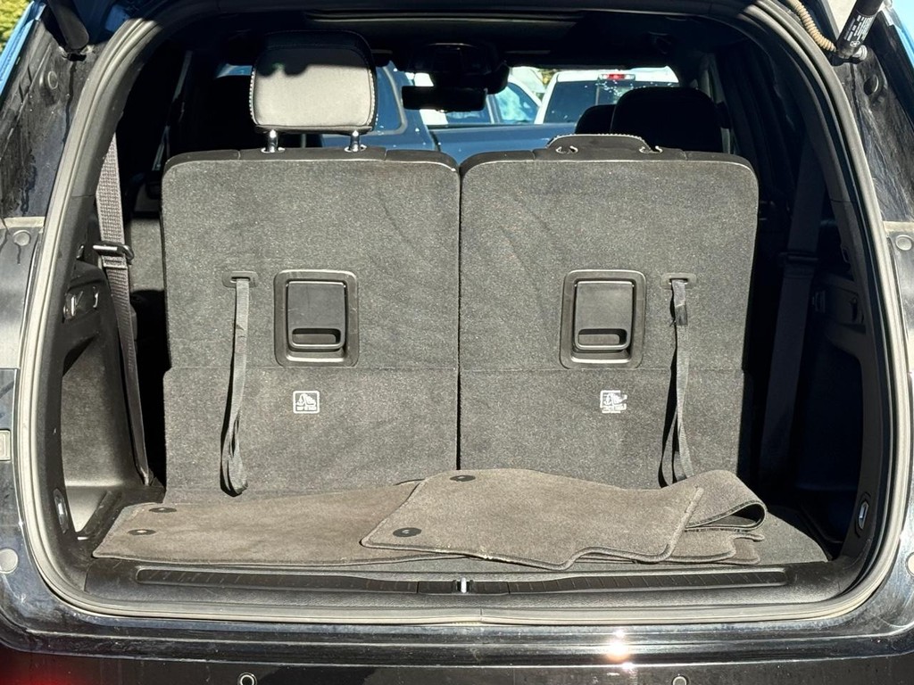 Jeep Grand Cherokee L Vehicle Full-screen Gallery Image 07