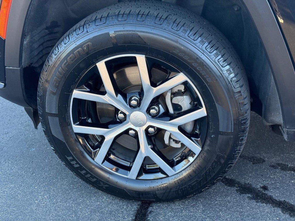 Jeep Grand Cherokee L Vehicle Full-screen Gallery Image 08