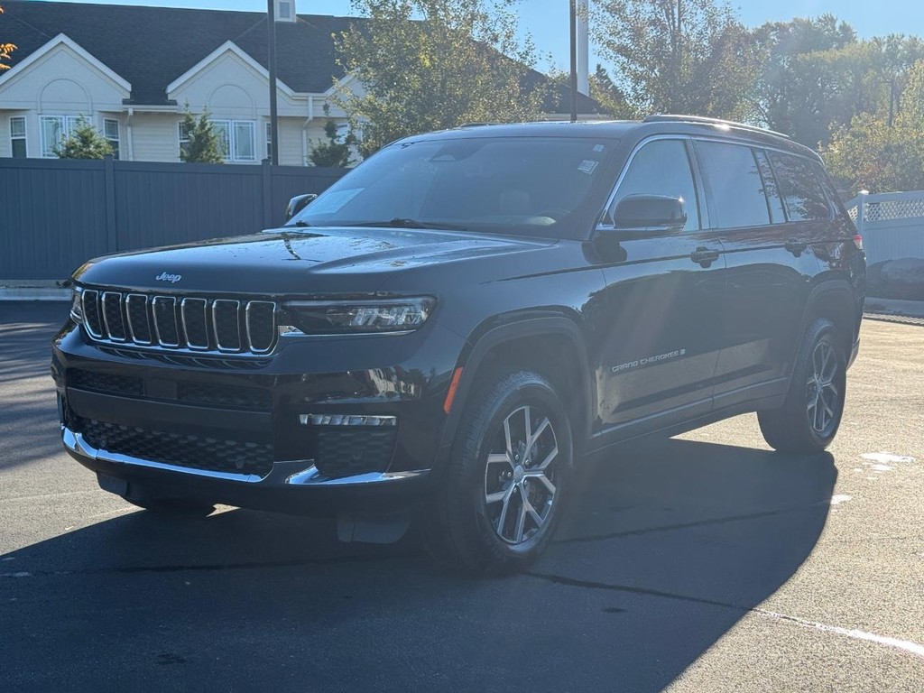 Jeep Grand Cherokee L Vehicle Full-screen Gallery Image 09