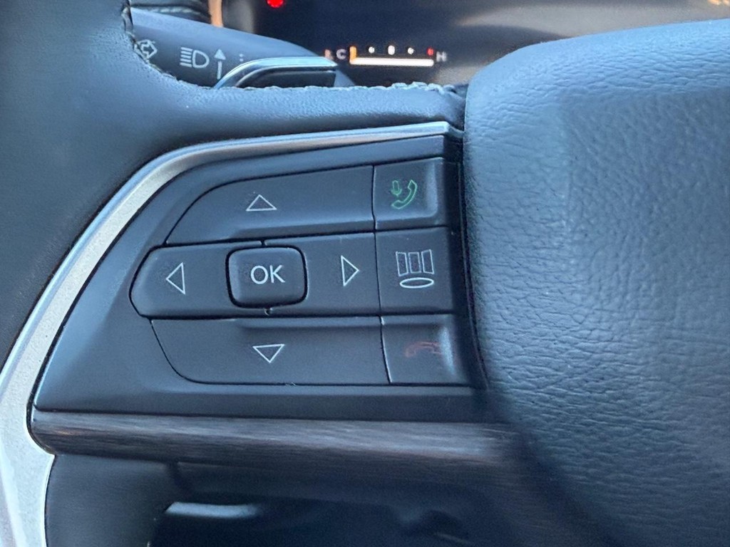 Jeep Grand Cherokee L Vehicle Full-screen Gallery Image 17